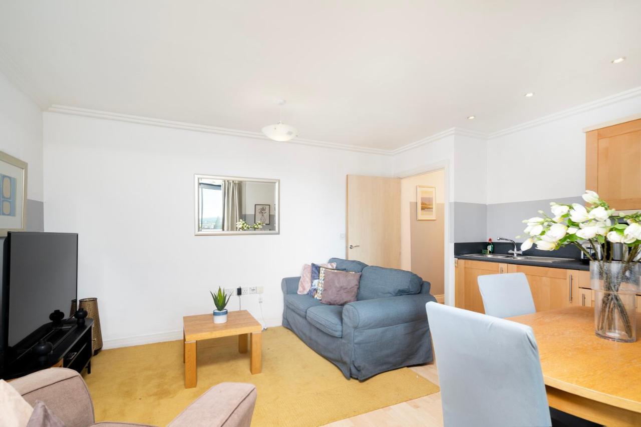 ロンドンCosy Flat Right Opp Tube Stationアパートメント エクステリア 写真