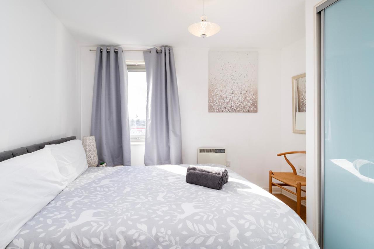 ロンドンCosy Flat Right Opp Tube Stationアパートメント エクステリア 写真