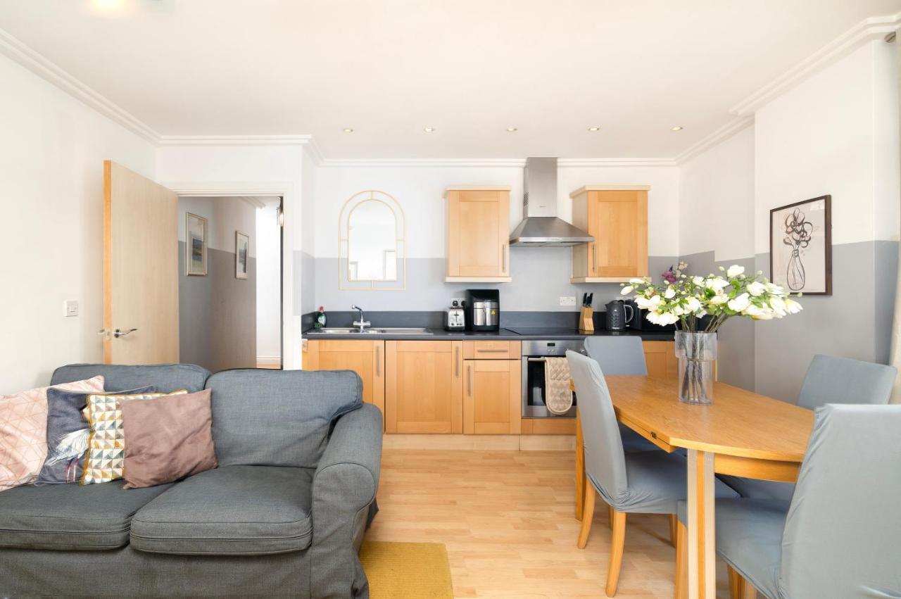 ロンドンCosy Flat Right Opp Tube Stationアパートメント エクステリア 写真