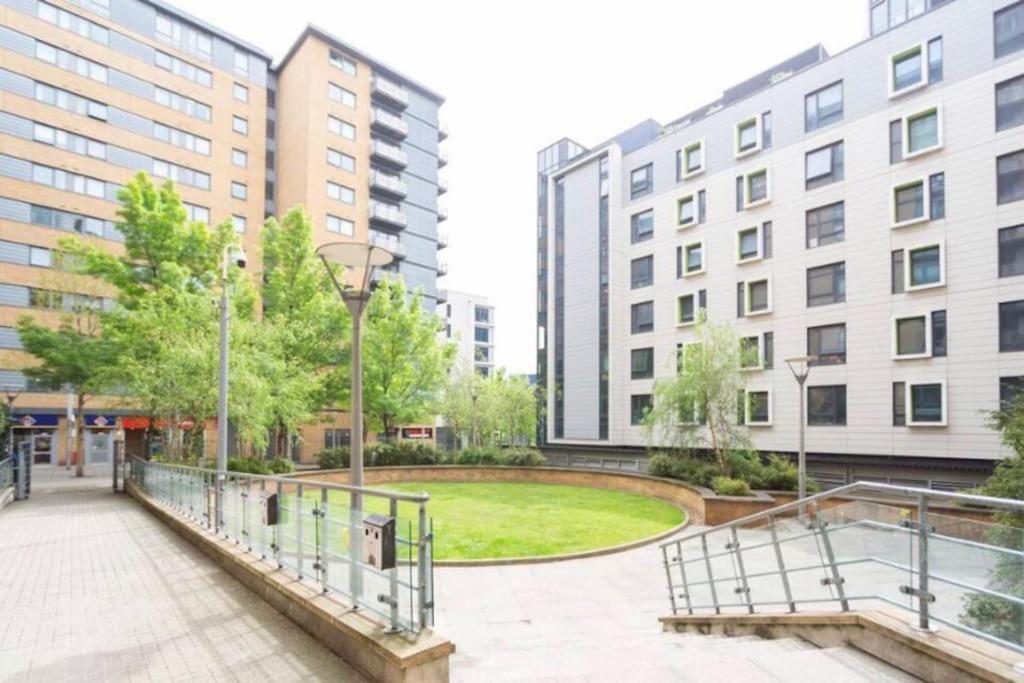 ロンドンCosy Flat Right Opp Tube Stationアパートメント エクステリア 写真