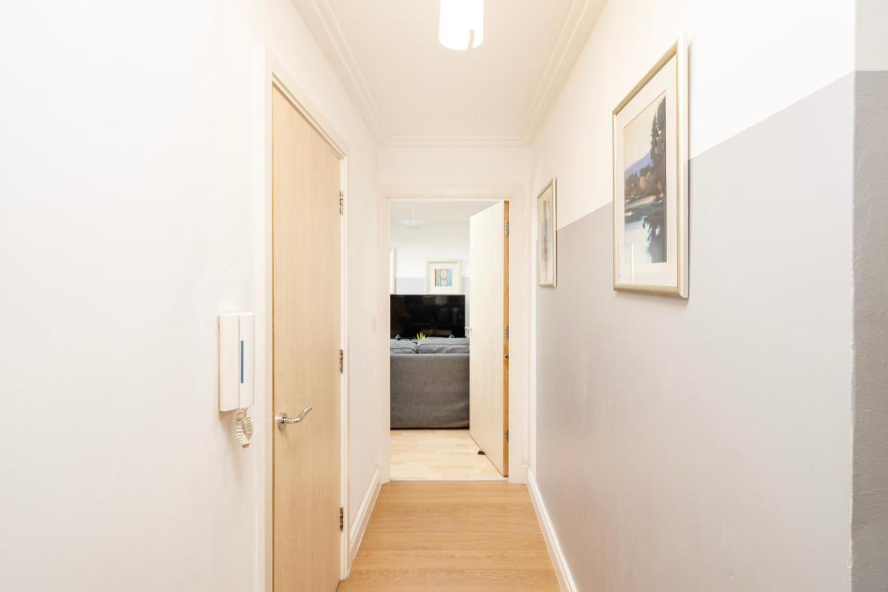 ロンドンCosy Flat Right Opp Tube Stationアパートメント エクステリア 写真
